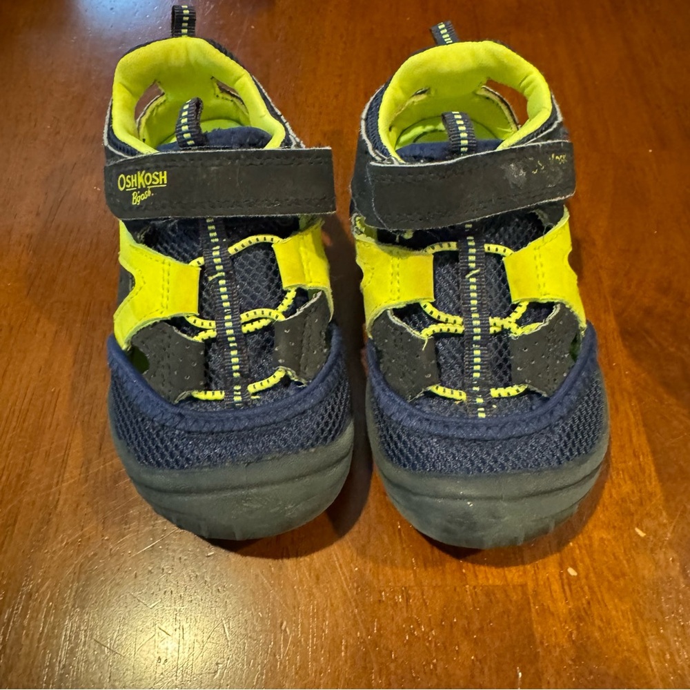 Oshkosh water shoes